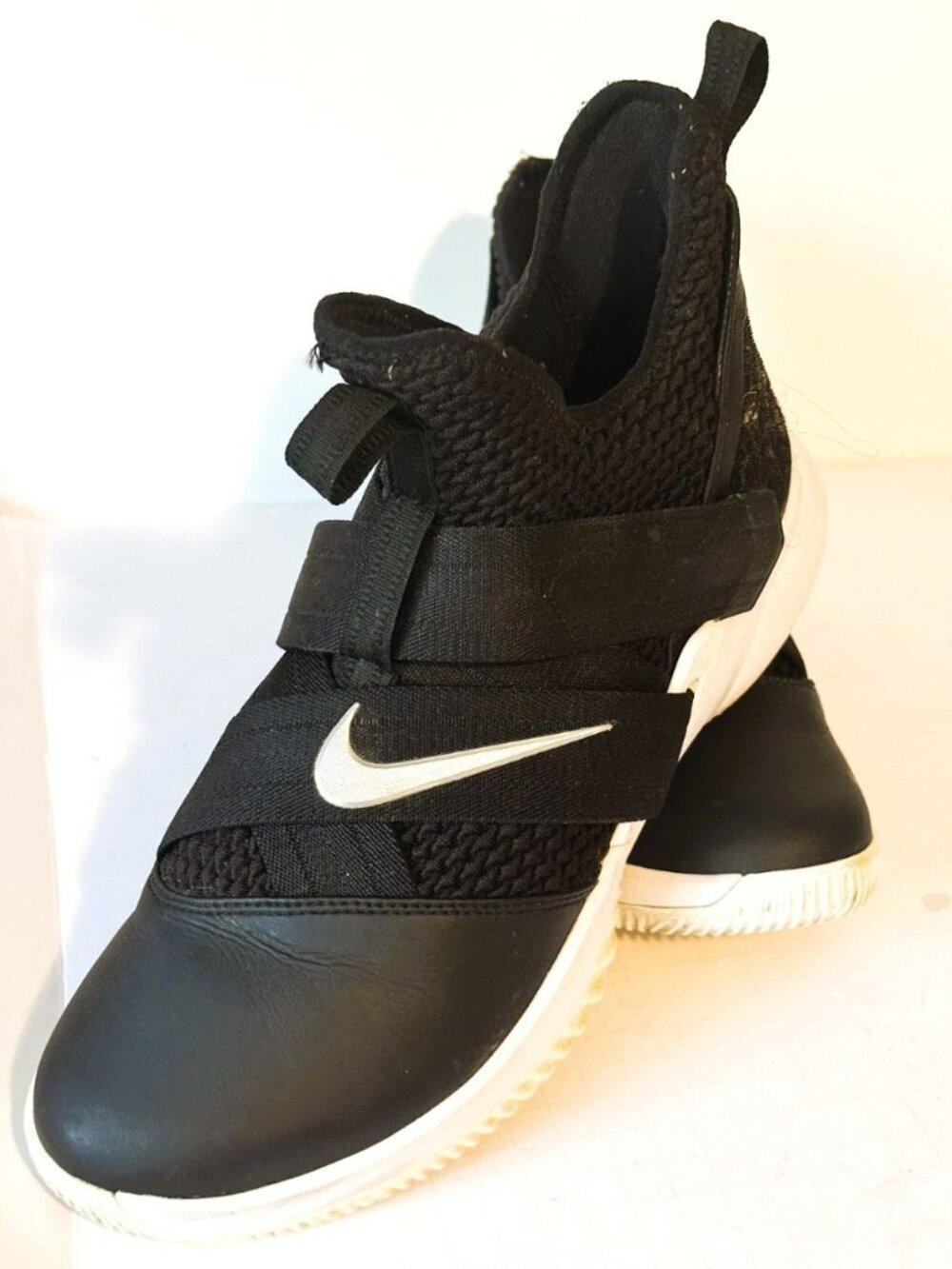 LE BRON Nike Soldier XII TB Basketball Mens Sneakers Black/white Sz 11.5